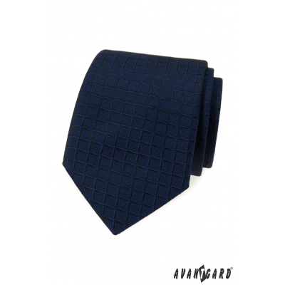 Cravata albastra cu structura patrata
