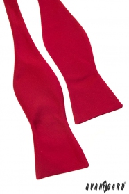 Papion self-tie roșu care leagă mătase