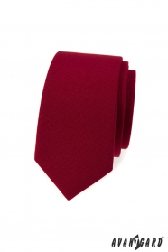 Cravată îngustă de culoare burgundy