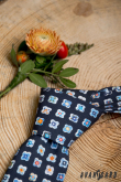 Cravata albastra, model de flori jucaus - latime 5 cm