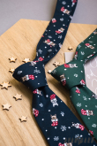 Cravată verde de Crăciun cu un buldog - latime 7 cm