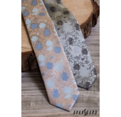 Cravată îngustă bej cu flori albastre